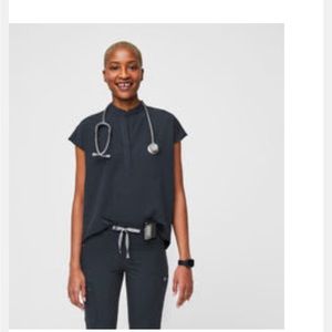 XXL Raphael figs top in dark harbour